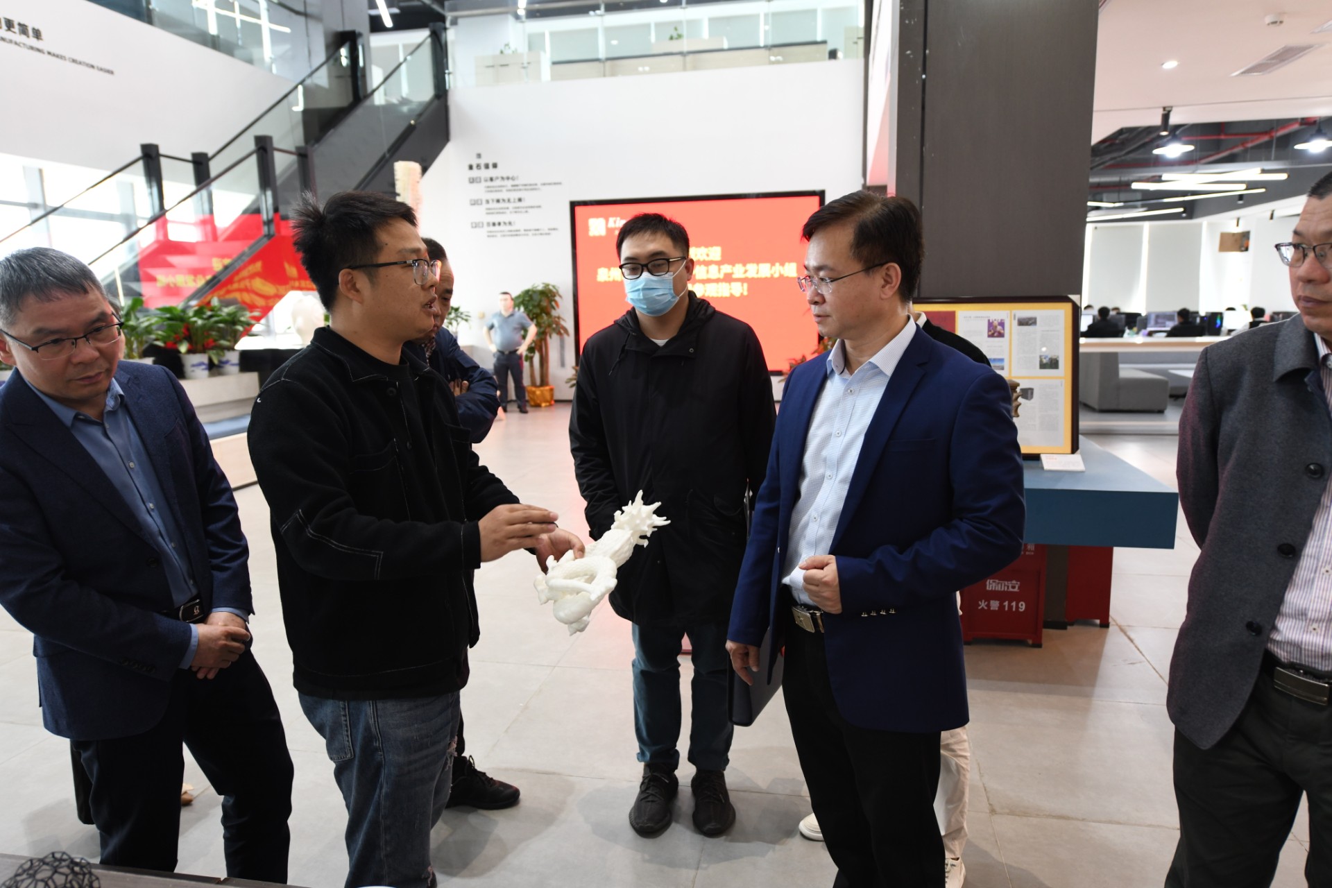 促协作，谋发展！泉州市洛江区电子信息产业发展小组莅临WB.COM万搏,三维参观调研