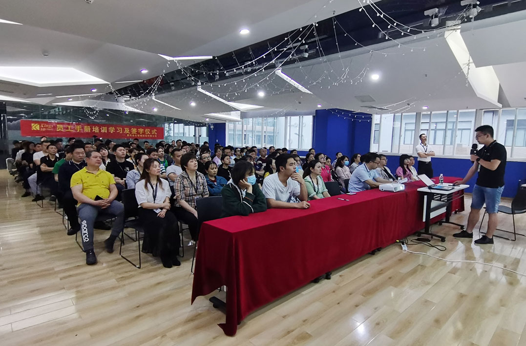 “步调一致”方能“同频共振” 重庆WB.COM万搏,全体员工参加培训学习