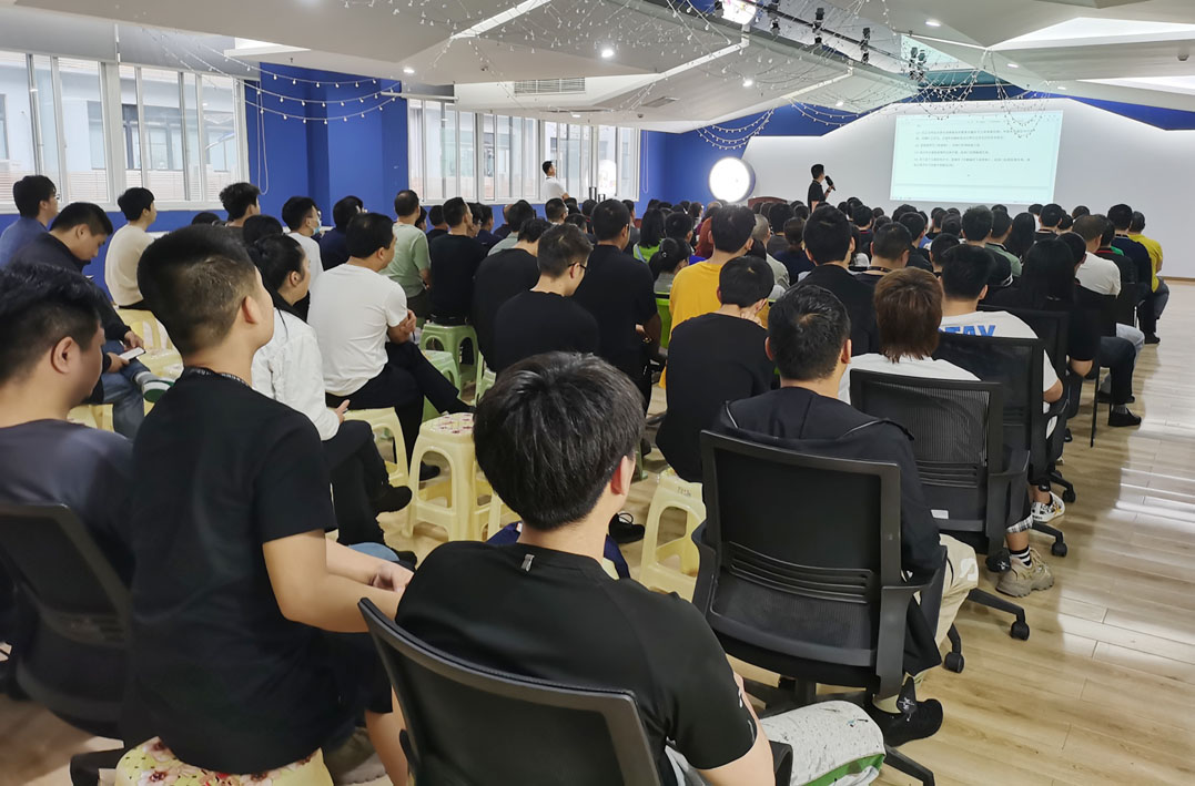 “步调一致”方能“同频共振” 重庆WB.COM万搏,全体员工参加培训学习