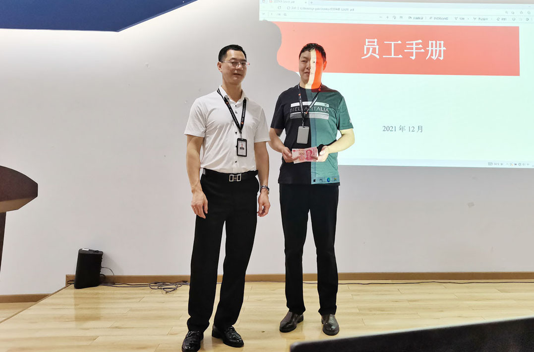 “步调一致”方能“同频共振” 重庆WB.COM万搏,全体员工参加培训学习