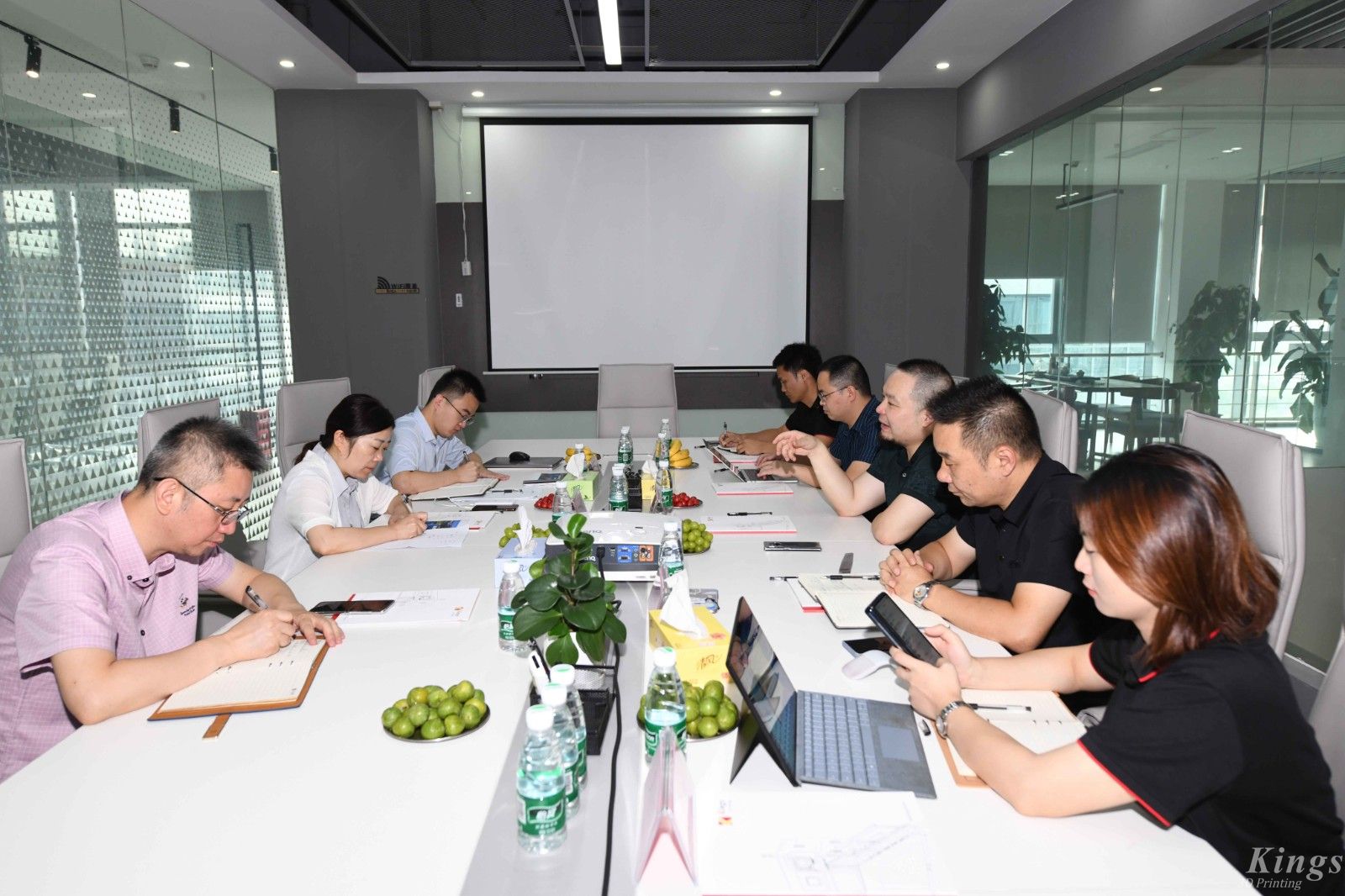 平湖市经济技术开发区管委会常务主任沈叶娟一行领导莅临WB.COM万搏,三维指导工作